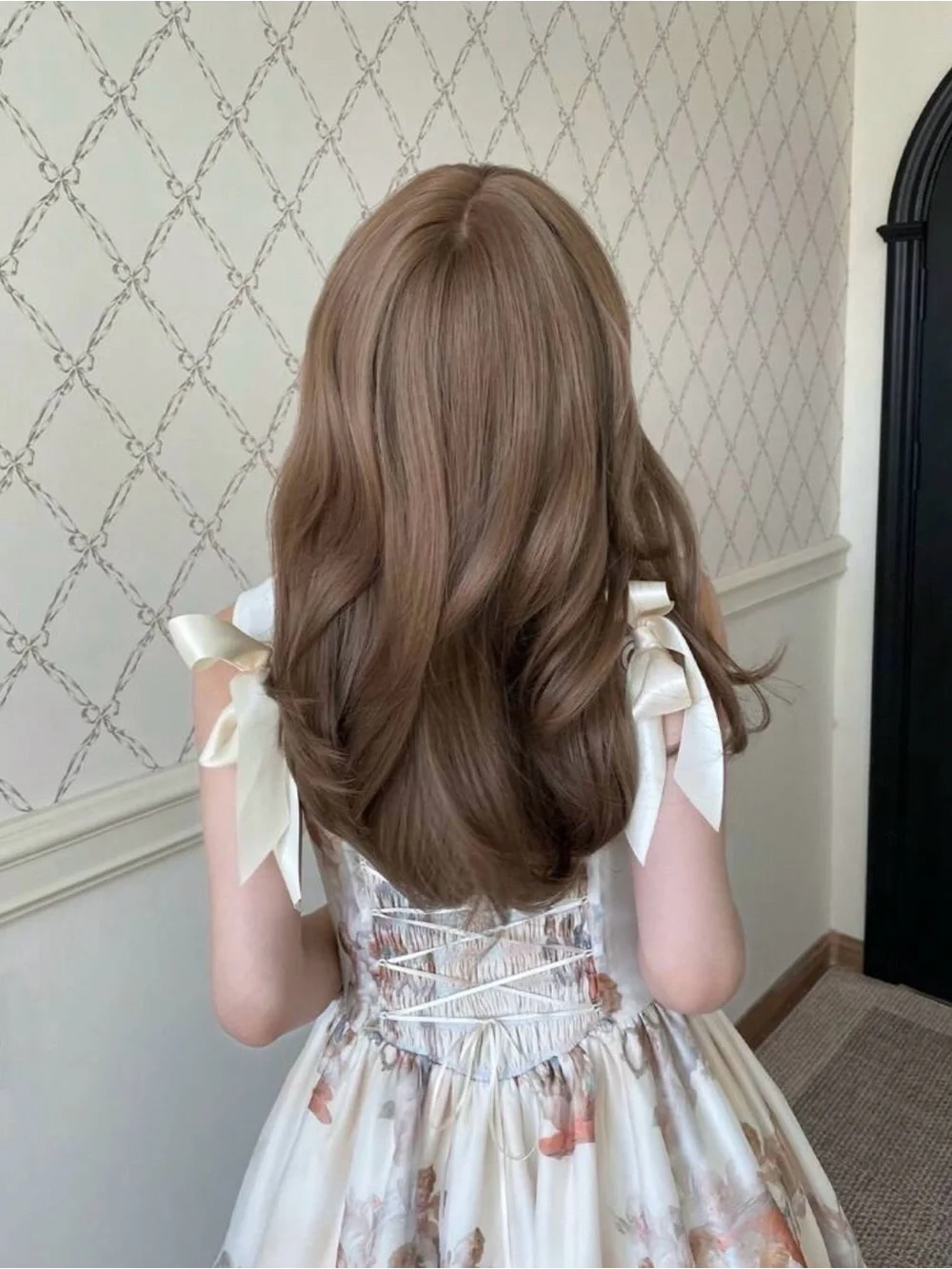 Heat Resistant Wavy Wig In Brown With Bangs 18”